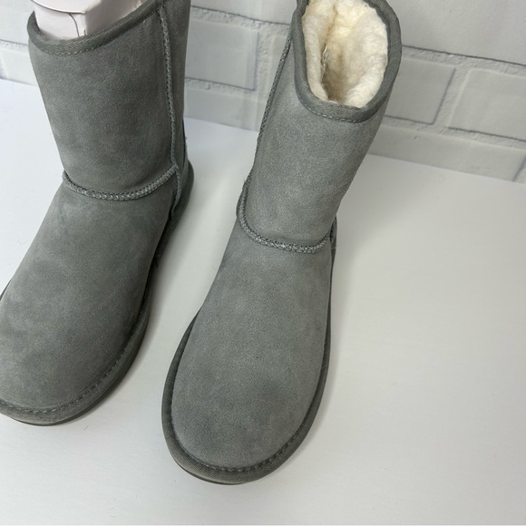 Koolaburra Grey suede Koola Boots size 5 Kids - Picture 4 of 8